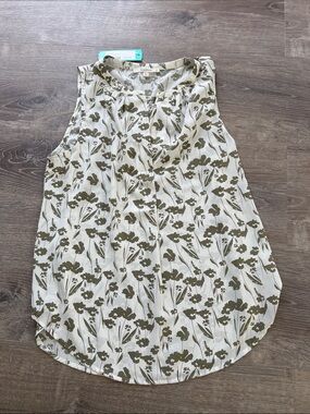 Stitch fix Sleeveless Floral Print Tank Top - Olive on Cream